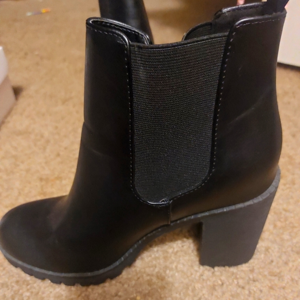 Soda Glove - Ankle Boot w/Lug Sole Elastic Gore and Chunky Heel